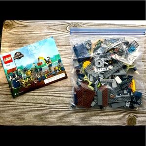 LEGO Jurassic World Dilophosaurus Outpost Attack #75931